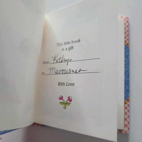 Mary Engelbreit Sister Tiny Book Small Friends Gift Hardcover Dust Jacket 1993 - Picture 4 of 12